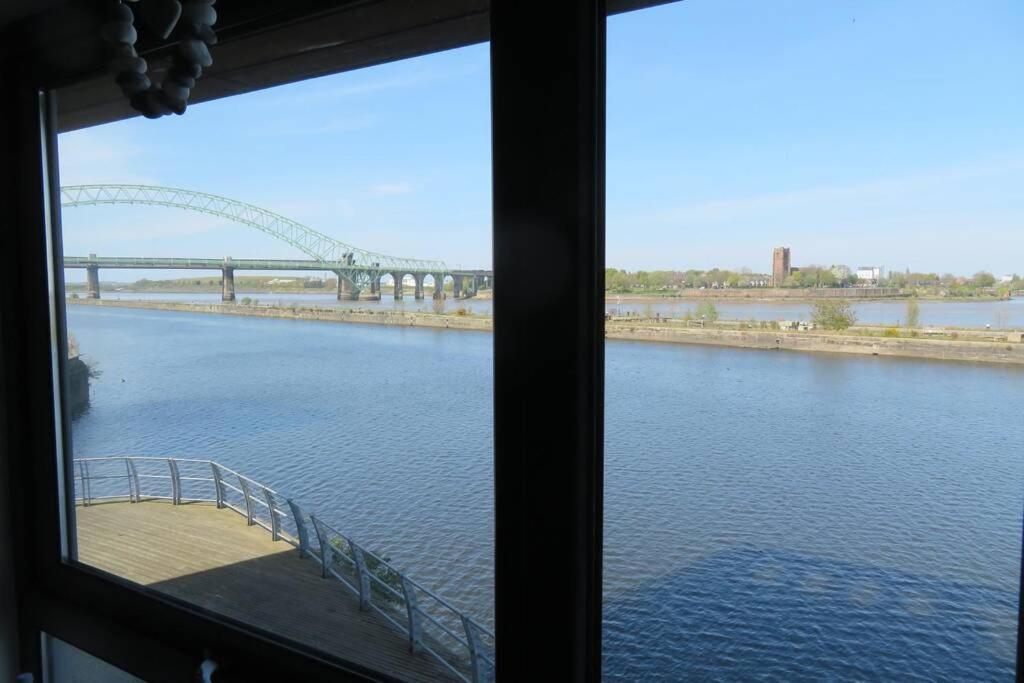 Home From Home With Fantastic Views 2 Runcorn Exterior foto
